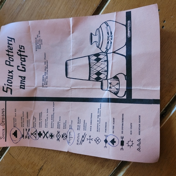 Handmade Sioux pottery - Picture 2 of 5